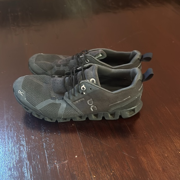 Black On Running Shoes - Picture 2 of 3